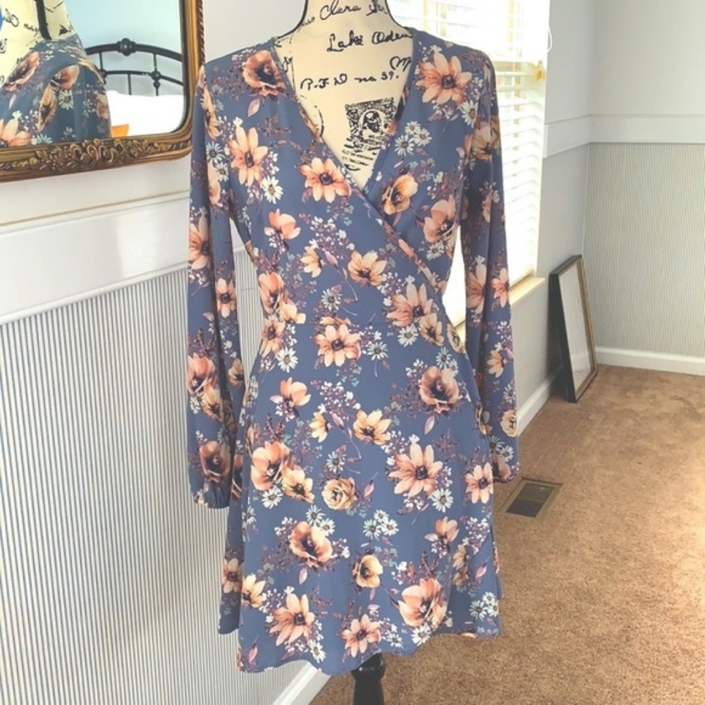 Francesca's Mi Ami Long Sleeve Periwinkle Blue Floral Wrap Dress S NWOT